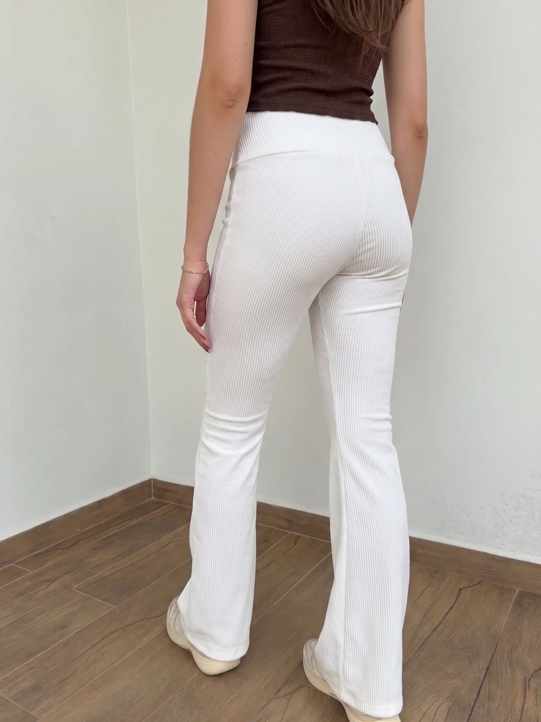 Calça Veludo Bailarina Vanilla