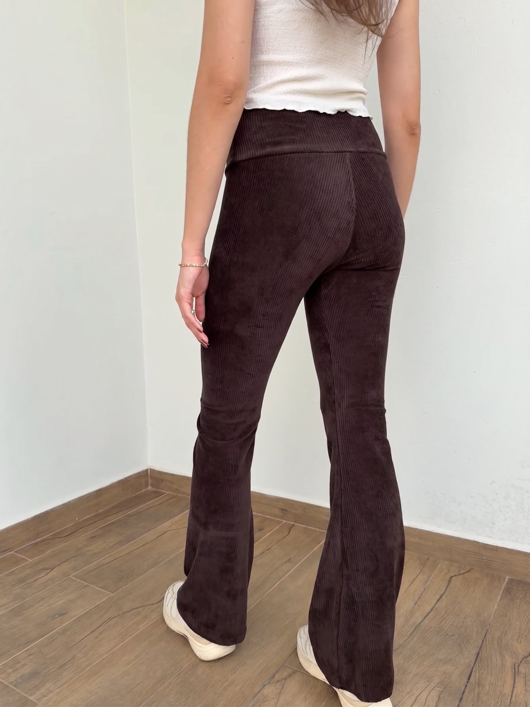 Calça Veludo Bailarina Coffee