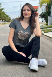 T-Shirt Esmeralda Cinza