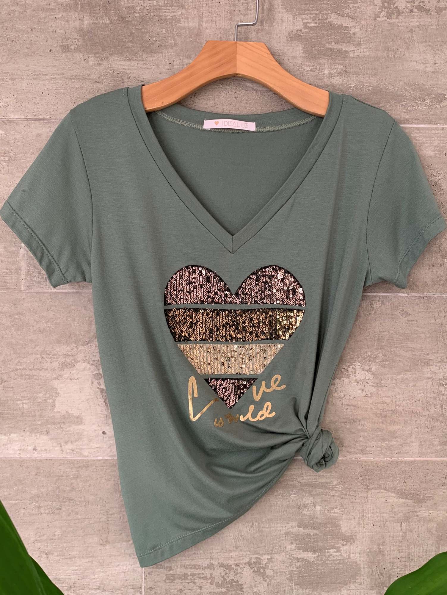 T-Shirt Esmeralda Verde em V