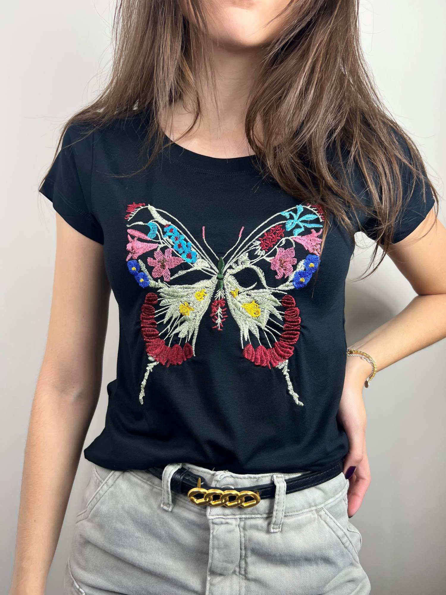 T-Shirt Jardim Secreto Preto Redondo