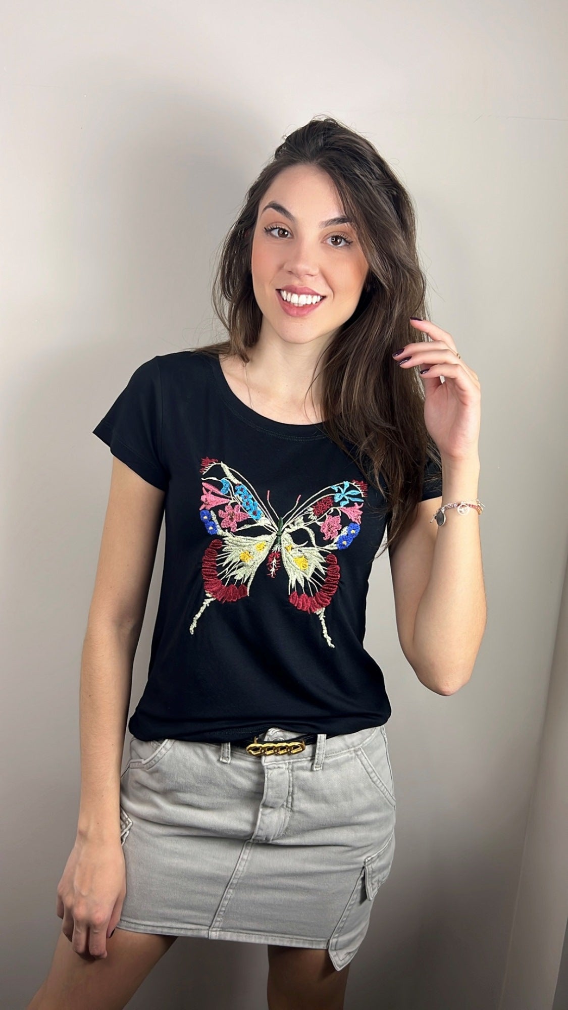 T-Shirt Jardim Secreto Preto Redondo